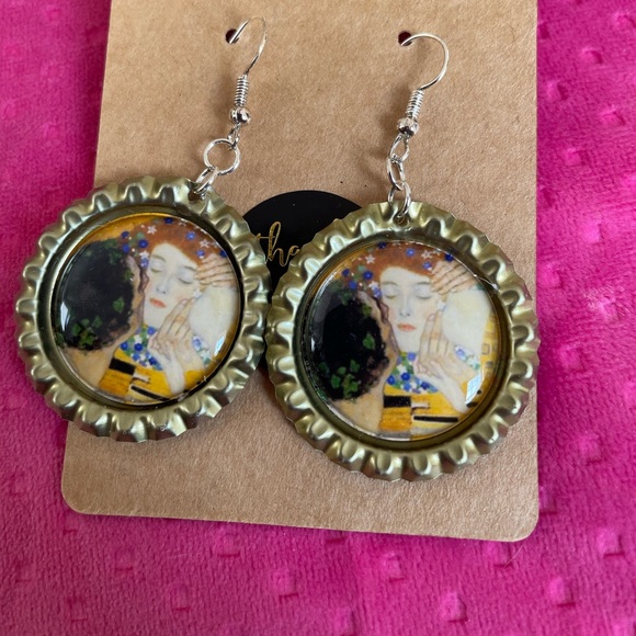 Gustav Klimt the Kiss Handmade bottle cap earrings. - Picture 8 of 8